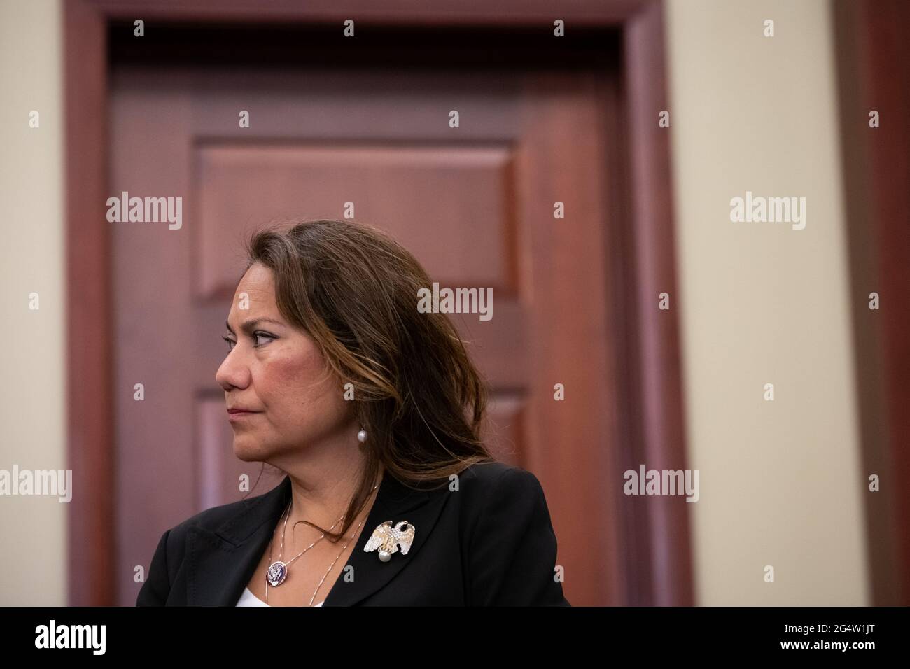 Vertreterin Veronica Escobar (D-TX) während einer Pressekonferenz, auf der der Vanessa Guillen Military Justice Improvement and Inprovening Prevention Act vorgestellt wurde, der zu Ehren eines Soldaten benannt wurde, der am Mittwoch, dem 23. Juni, von einem Soldaten in Fort Hood im US-Kapitol in Washington, DC, ermordet wurde, 2021. Die Republikaner im Senat haben gestern Abend ein Gesetz über die Stimmrechte verfiliuziert, als die parteiübergreifenden Verhandlungen über die Infrastrukturgesetzgebung voranschreiten und kaum offensichtliche Fortschritte bei der Entwicklung eines Pakets erzielt wurden, um die 60-Stimmen-Schwelle zu übertreffen. (Graeme Sloan/Sipa USA) Stockfoto