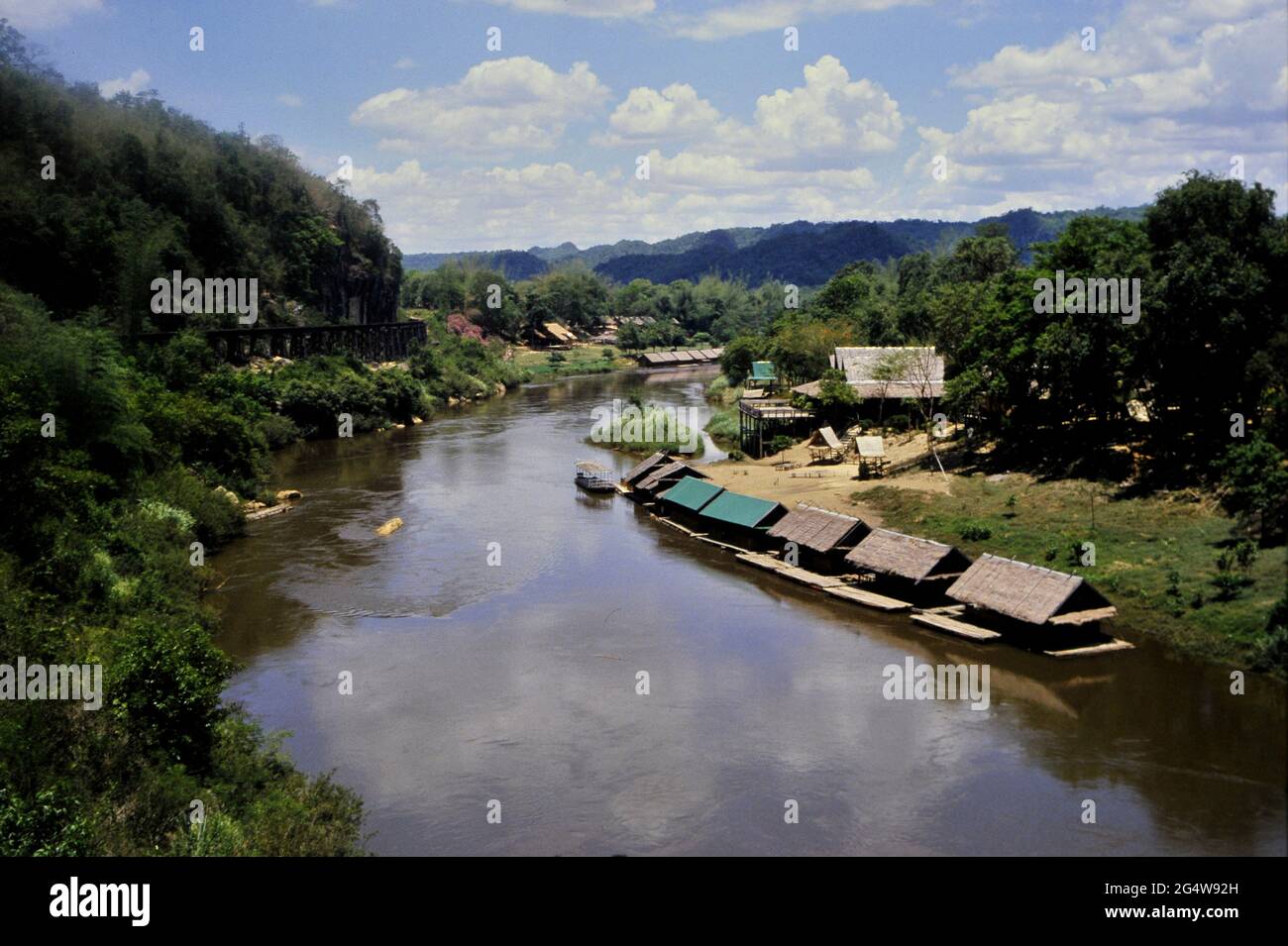 Haus Boote auf dem Fluss in thailand Stockfoto Haus Boote auf dem Fluss in thailand Stockfoto