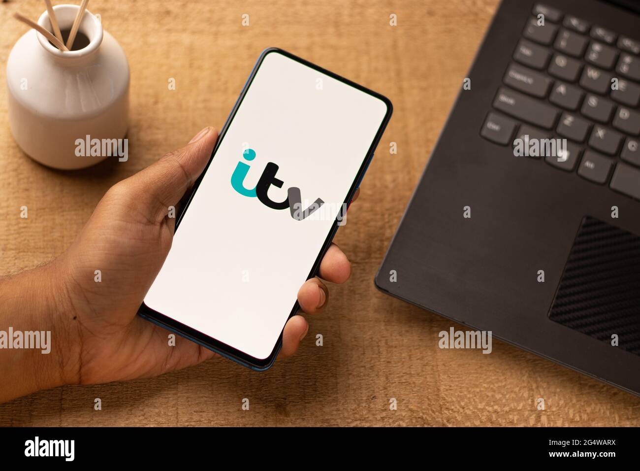 ITV-Logo auf dem Telefonbildschirm. Stockfoto