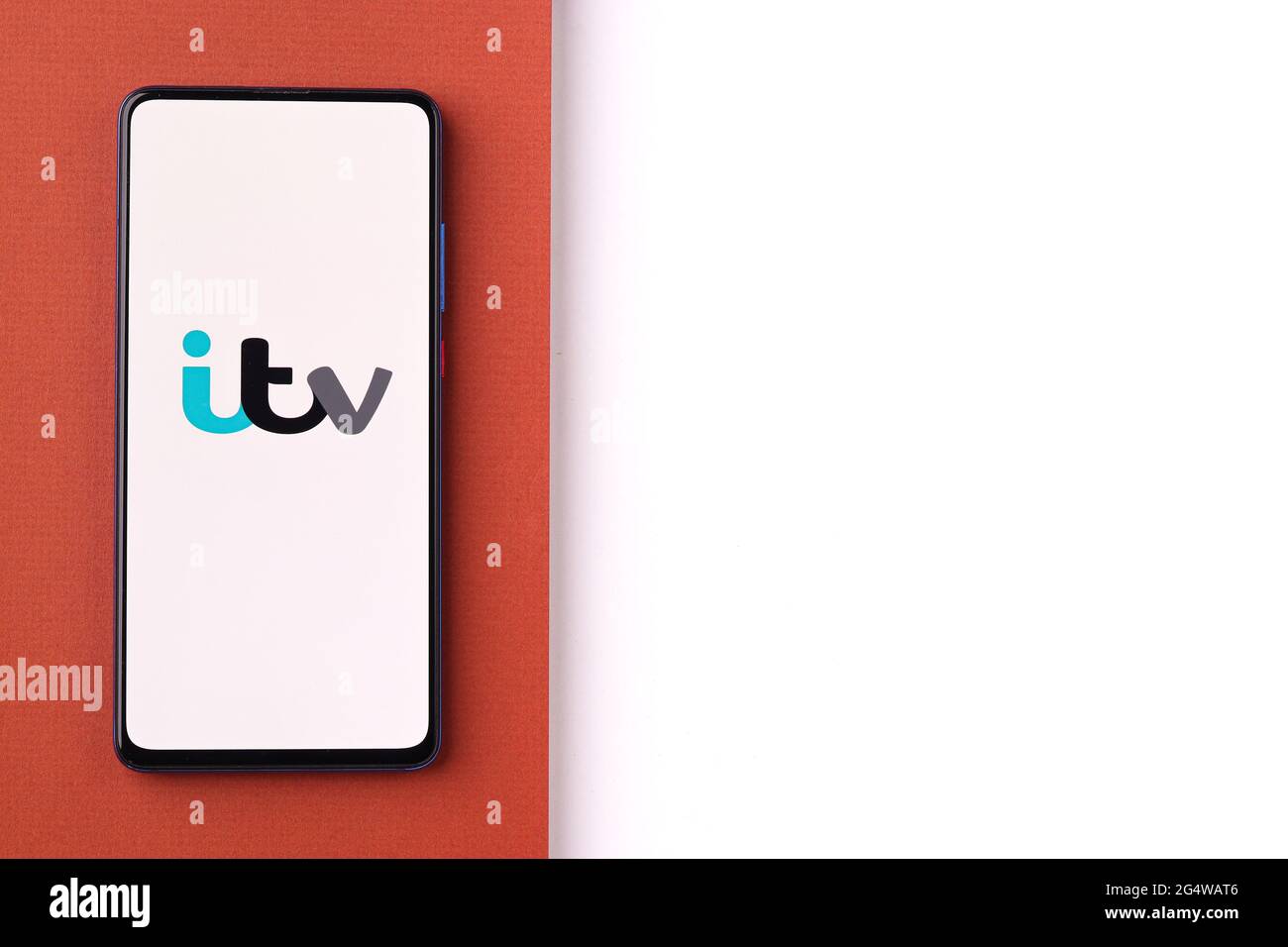 ITV-Logo auf dem Telefonbildschirm. Stockfoto