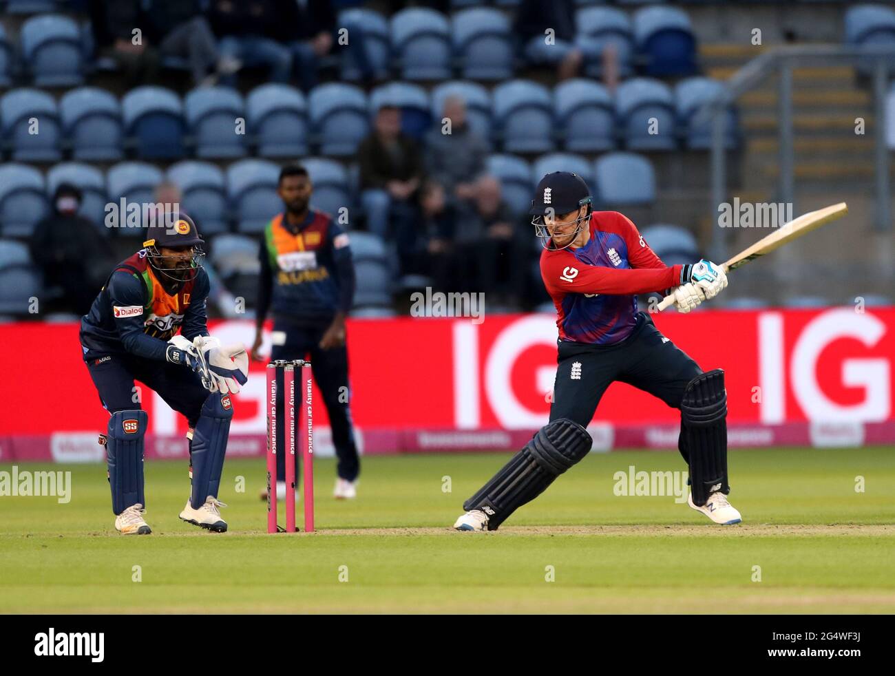 Englands Jason Roy schlägt beim Twenty20 International Match in Sophia Gardens, Cardiff, durch. Bilddatum: Mittwoch, 23. Juni 2021. Stockfoto