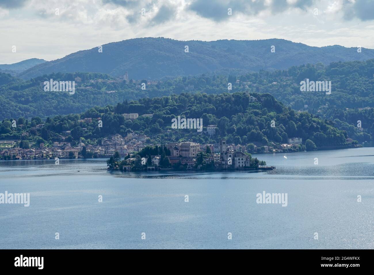 Alzo di Pella - 07/12/2020 : Blick auf frome oberhalb des Orta-Sees mit der Insel San Giulio Stockfoto