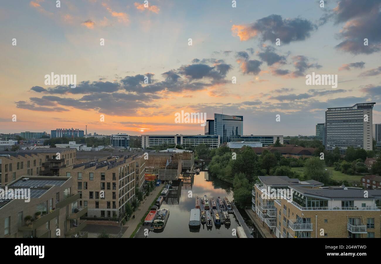 Grand Union Canal, Brentford bei Sonnenuntergang Stockfoto