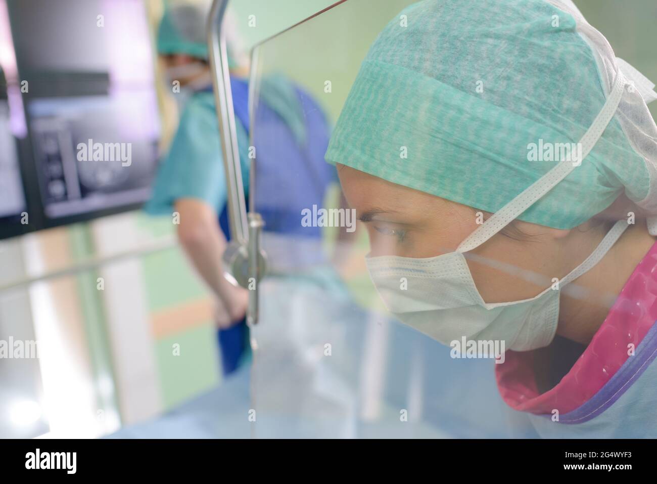 Portrait des Kinderarztes, der operiert Stockfoto