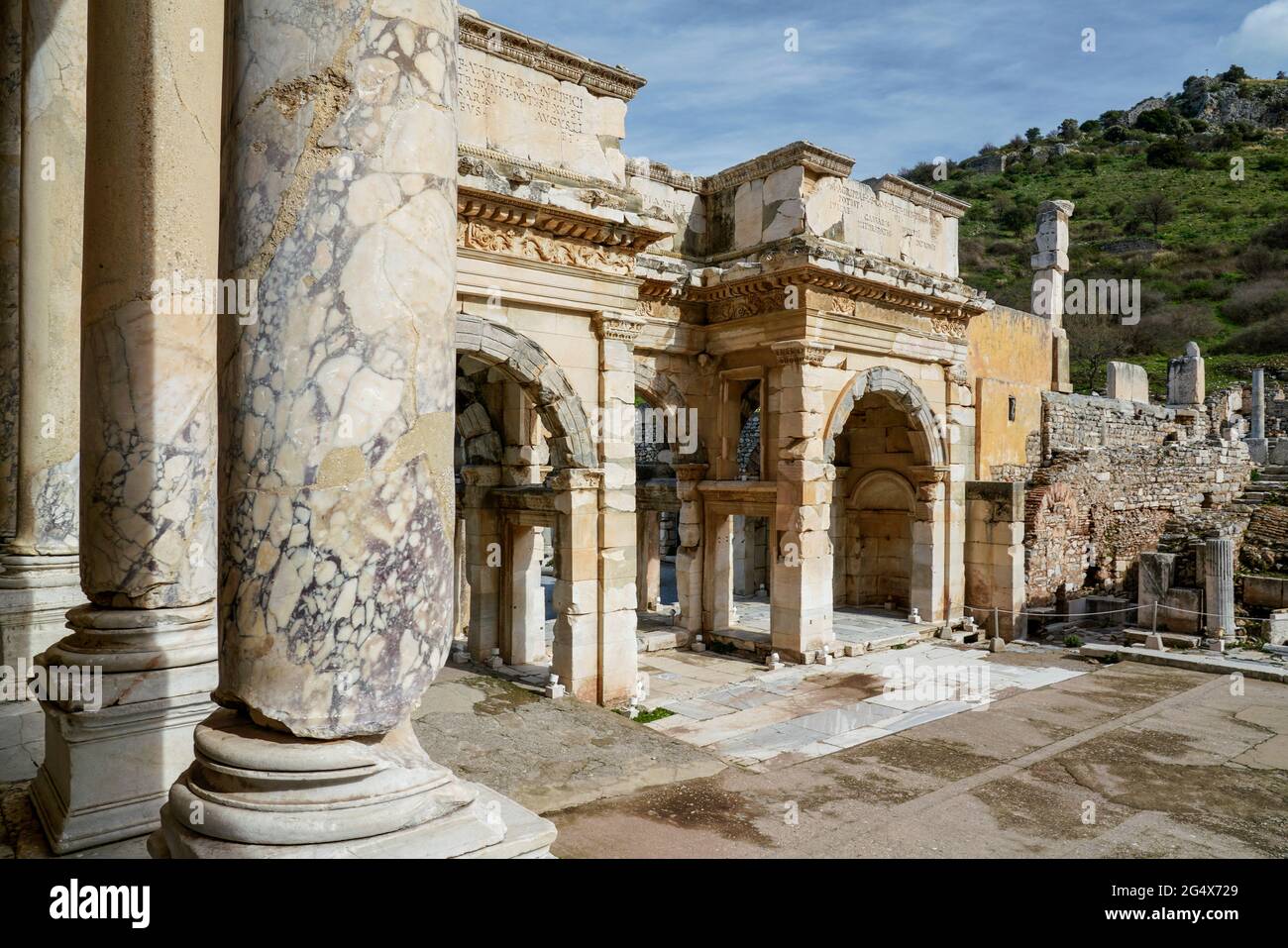 Außenansicht historischer Gebäude in Ephesus, Türkei Stockfoto