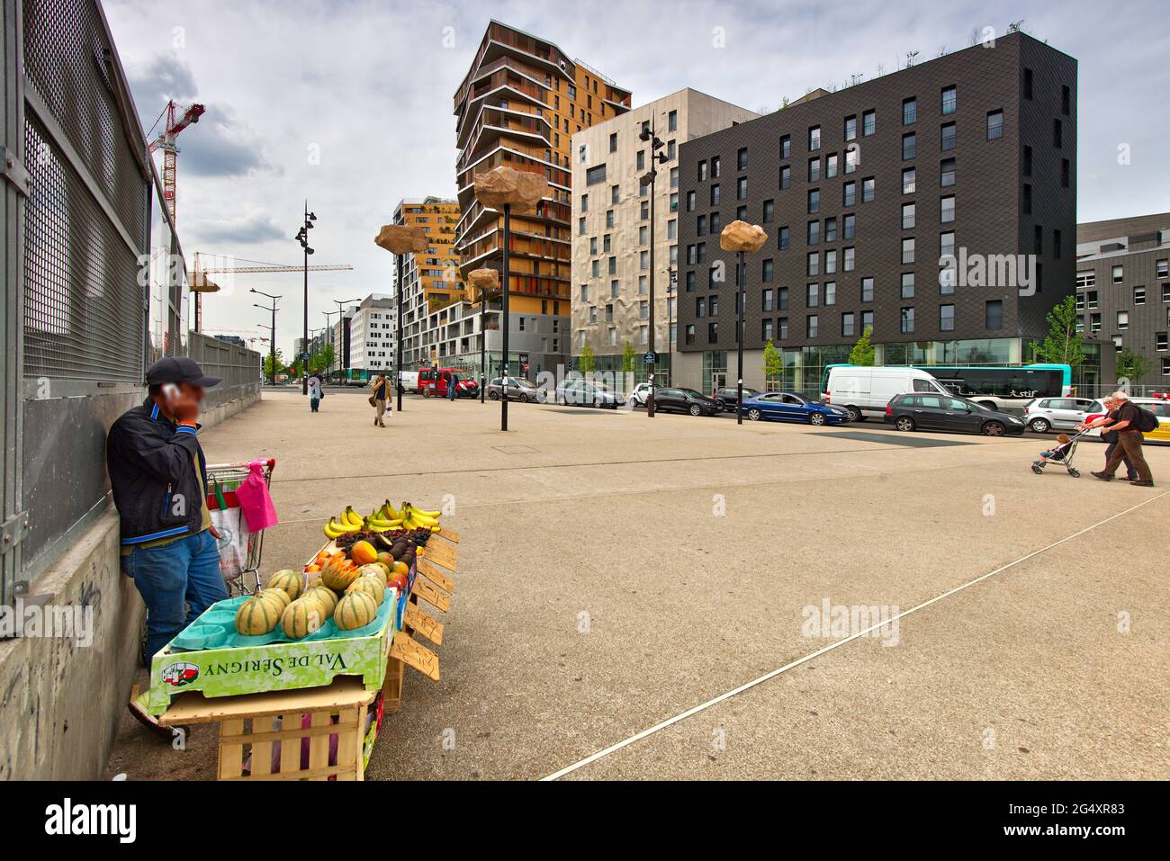 FRANKREICH, PARIS (75013), ZAC PARIS RIVE GAUCHE, PLACE FARHAT HACHED, VERKAUF OBSTGESCHÄFT Stockfoto