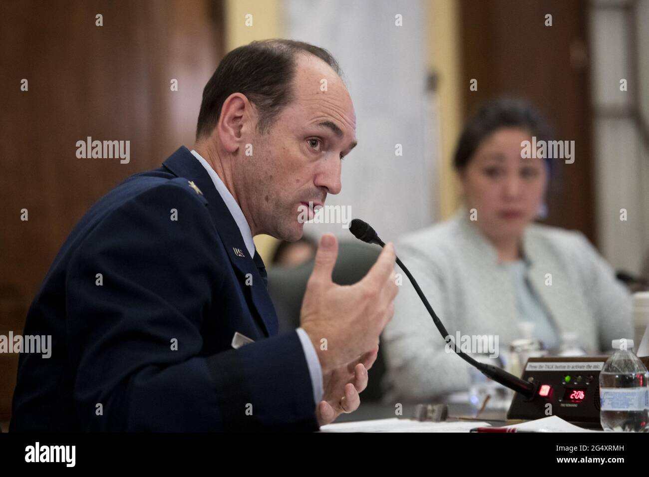 Generalmajor Kevin Kennedy, Director of Operations, United States Cyber Command, erscheint vor einem Senatsausschuss für bewaffnete Dienste - Unterausschuss für Cybersicherheit Anhörung zur Untersuchung der jüngsten Angriffe auf die Software, im Russell Senate Office Building in Washington, DC, USA, Mittwoch, 23. Juni, 2021. Foto von Rod Lampey/CNP/ABACAPRESS.COM Stockfoto