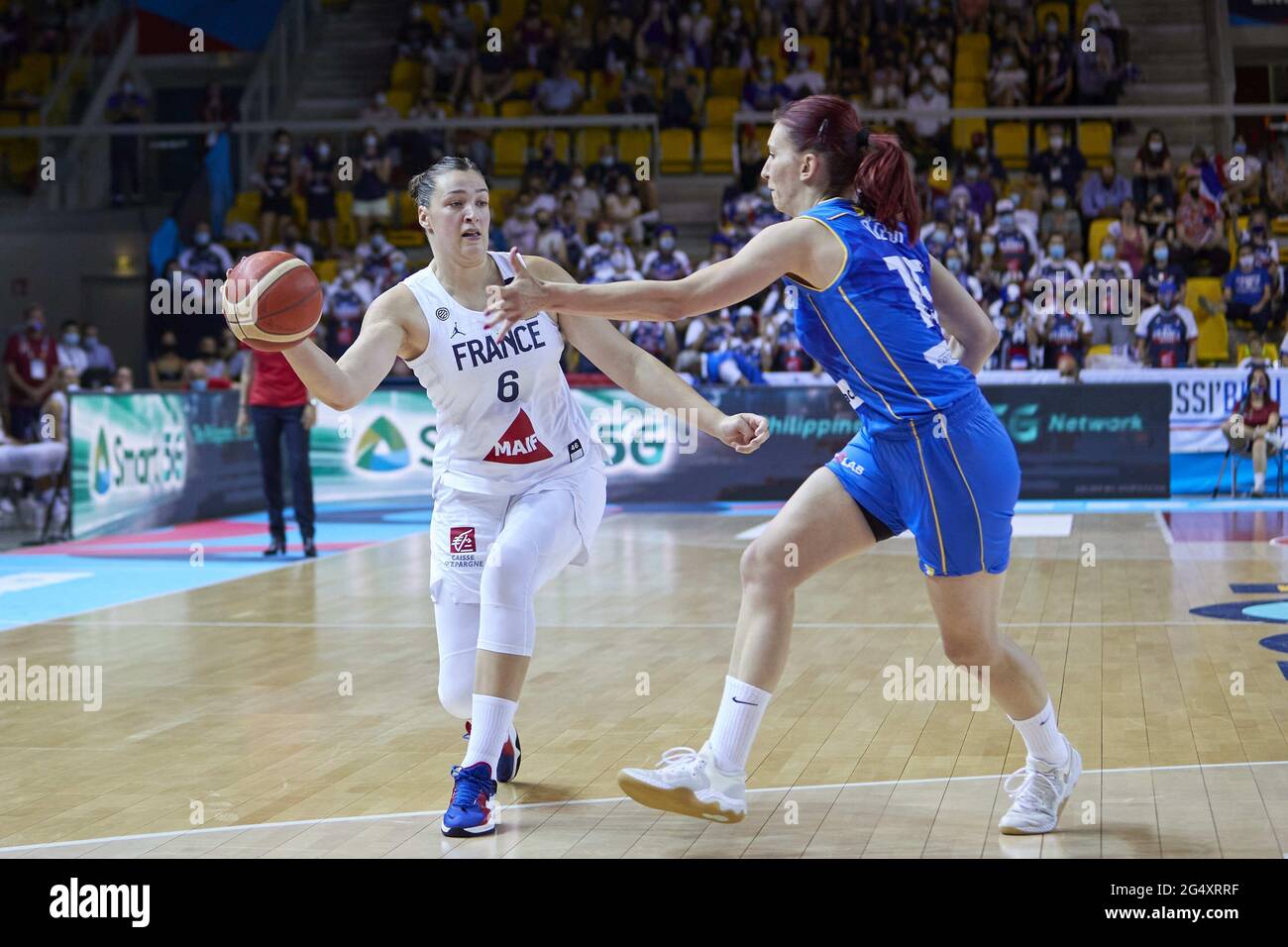 Alexia CHARTEREAU (6) aus Frankreich während des FIBA Women's EuroBasket 2021, Viertelfinale-Basketballspiels zwischen Frankreich und Bosnien-Herzegowina am 23. Juni 2021 im Rhenus Sport in Straßburg, Frankreich - Foto Ann-Dee Lamour / CDP MEDIA / DPPI / LiveMedia Stockfoto