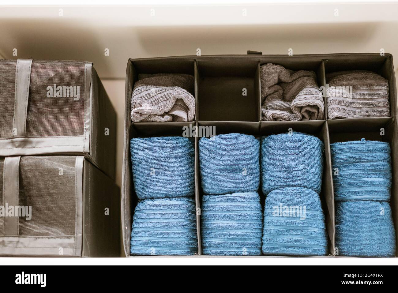 Bettwäsche Handtuch Handtücher Schrank Lagerung Stockfotos und -bilder  Kaufen - Alamy
