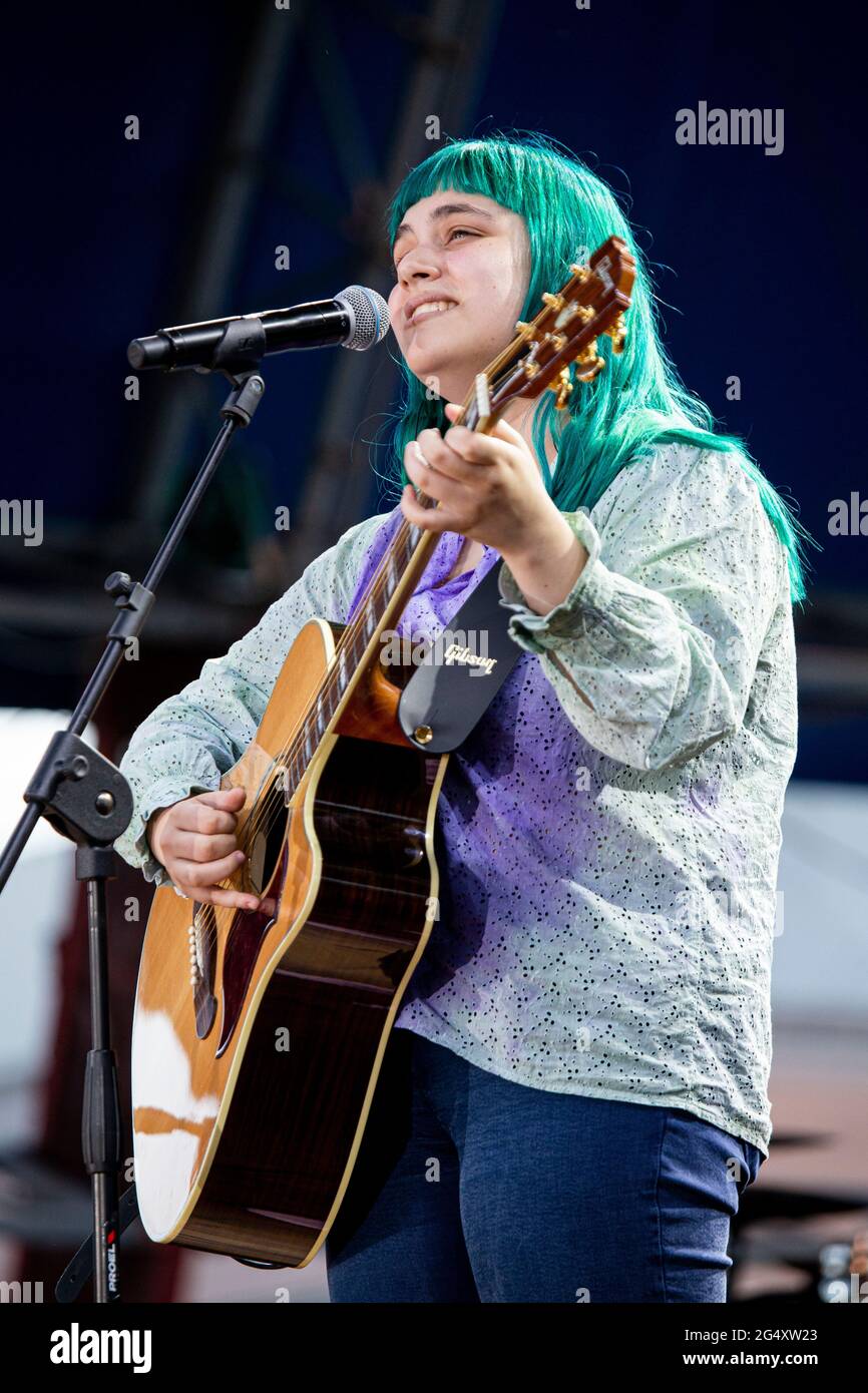 SESTO SAN GIOVANNI MAILAND, ITALIEN - 23. JUNI: Der italienische Sänger und Songwriter Casadilego tritt am 23. Juni 2021 in Sesto San Gio live in der Carroponte auf Stockfoto