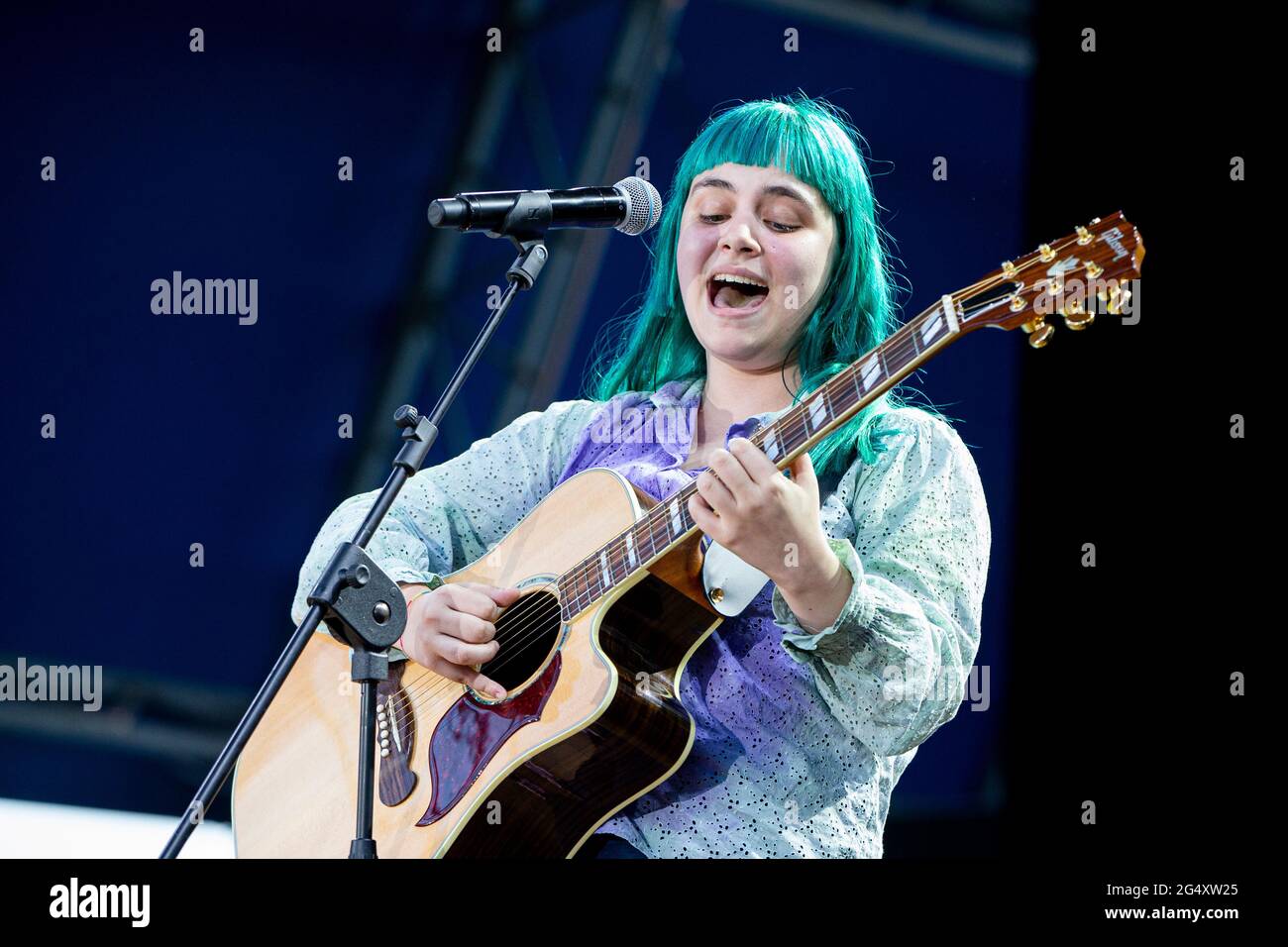 SESTO SAN GIOVANNI MAILAND, ITALIEN - 23. JUNI: Der italienische Sänger und Songwriter Casadilego tritt am 23. Juni 2021 in Sesto San Gio live in der Carroponte auf Stockfoto