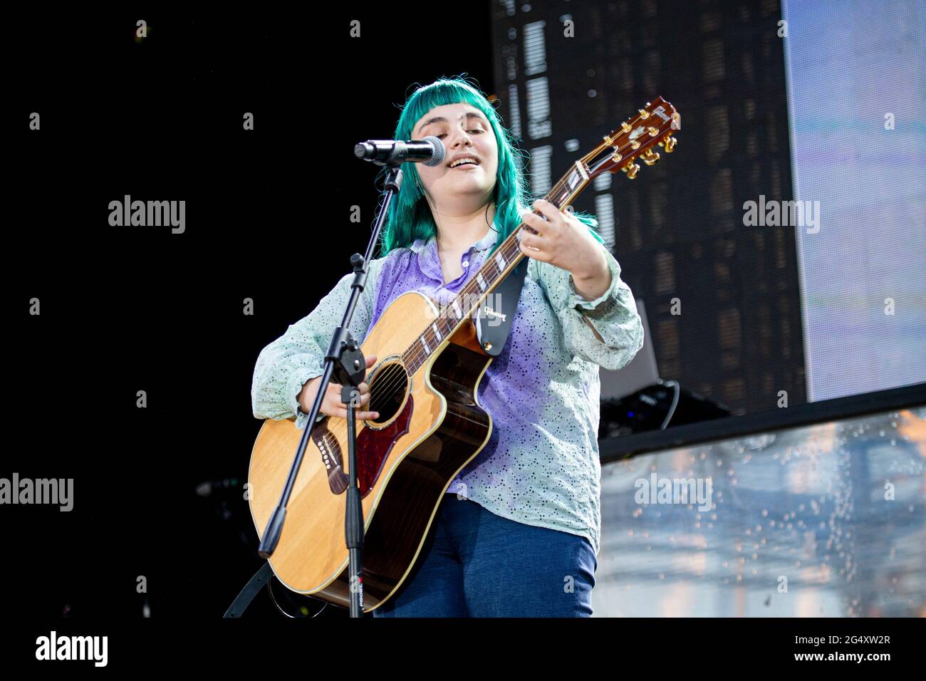 SESTO SAN GIOVANNI MAILAND, ITALIEN - 23. JUNI: Der italienische Sänger und Songwriter Casadilego tritt am 23. Juni 2021 in Sesto San Gio live in der Carroponte auf Stockfoto