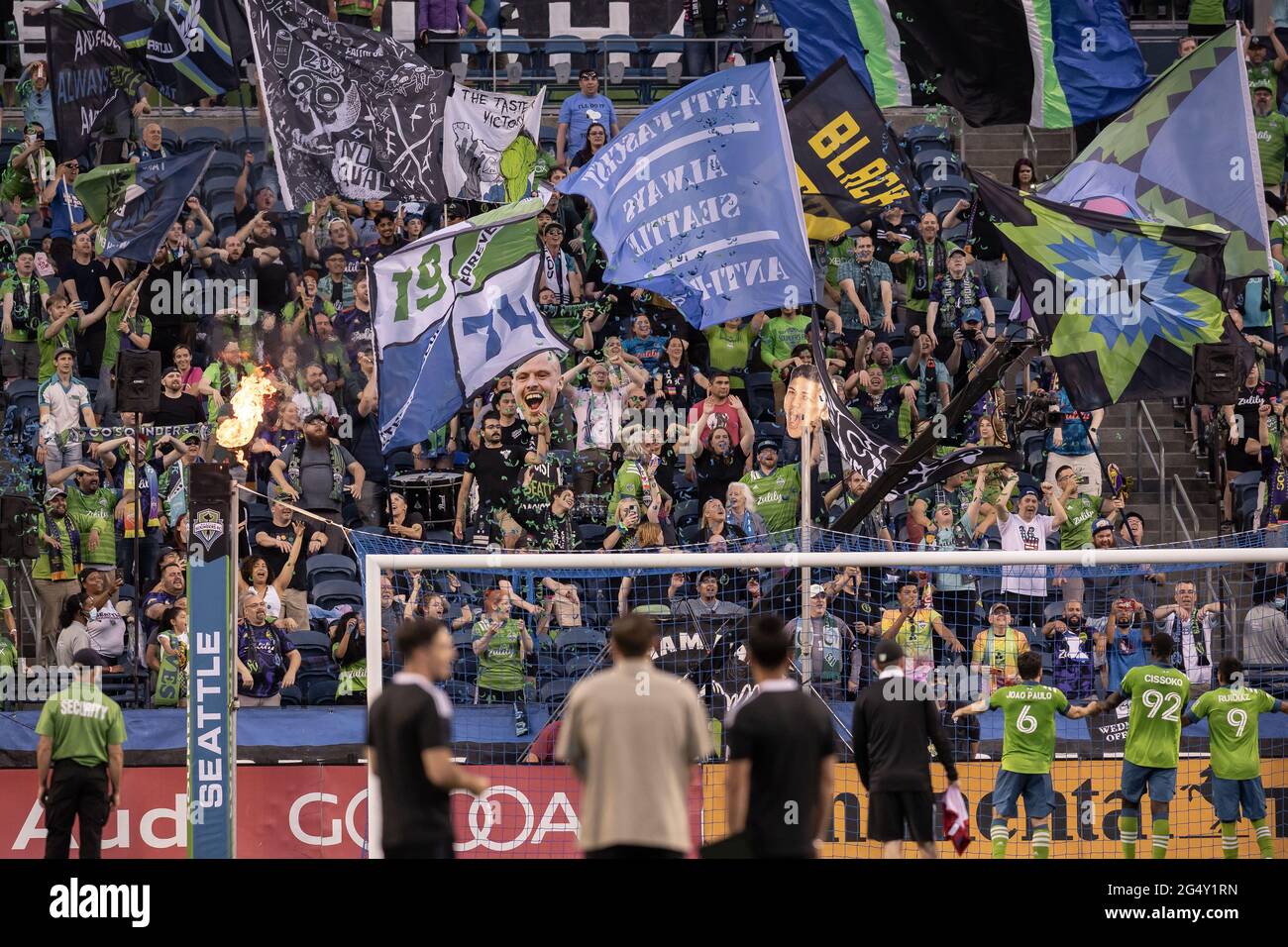 Emerald City Supplters reagieren auf Seattle, als sie Salt Lake besiegen, um nach der zweiten Hälfte eines MLS-Spiels im Lumen Field, Mittwoch, J, ungeschlagen zu bleiben Stockfoto