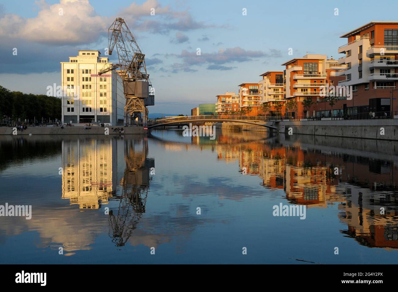 FRANKREICH, BAS-RHIN (67), STRASSBURG, ANDRE MALRAUX MEDIATHEK UND RIVE ETOILE, BASSIN D'AUSTERLITZ Stockfoto