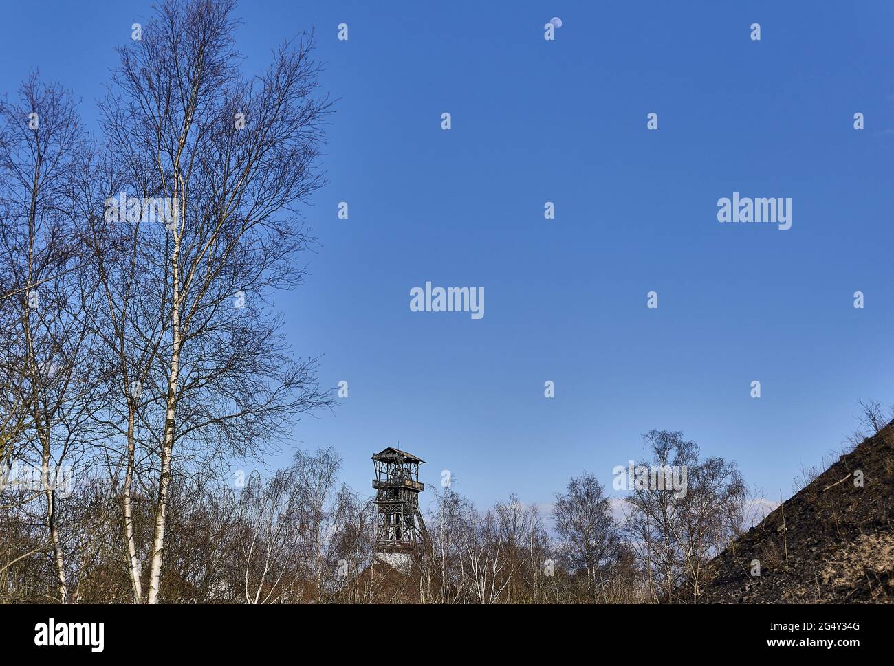 Oignies (Nordfrankreich): Überblick über einen der beiden Kopfrahmen des Schlackenhaufens Nr. 9/9bis. Dieses ehemalige Bergbaugebiet (im Dezember 1990 geschlossen) w Stockfoto