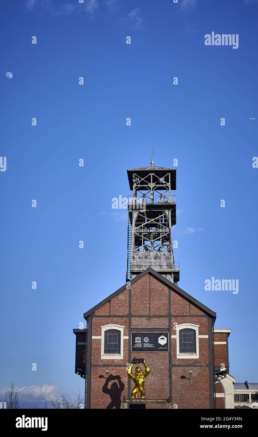 Oignies (Nordfrankreich): Überblick über einen der beiden Kopfrahmen des Schlackenhaufens Nr. 9/9bis. Dieses ehemalige Bergbaugebiet (im Dezember 1990 geschlossen) w Stockfoto