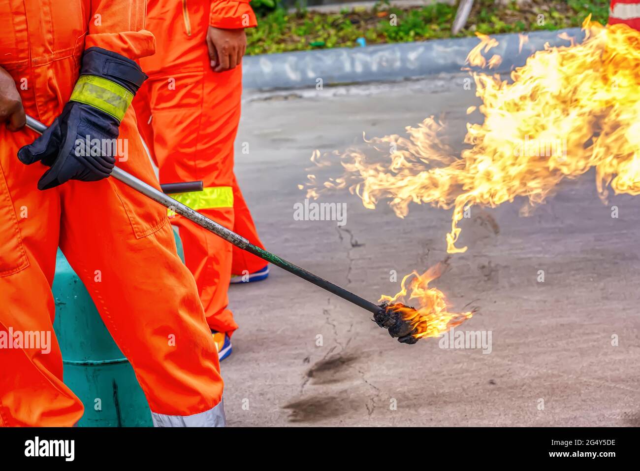 Feuerübungen werden vorbereitet, um einen Brand zu verhindern. Stockfoto