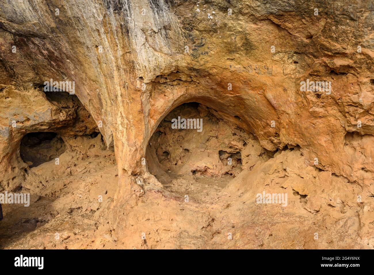 Besuch der neolithischen Höhlenmalereien der Abrics de l'Ermita in Ulldecona, einem UNESCO-Weltkulturerbe (Tarragona, Katalonien, Spanien) Stockfoto