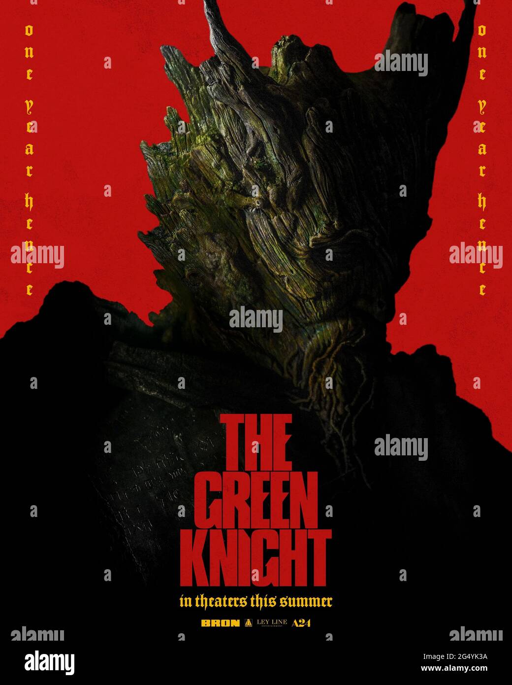 The Green Knight (2021) Regie: David Lowery und Ralph Ineson als der Grüne Ritter in dieser Fantasy-Erzählung der mittelalterlichen Artusgeschichte von Sir Gawain und dem Grünen Ritter. Stockfoto