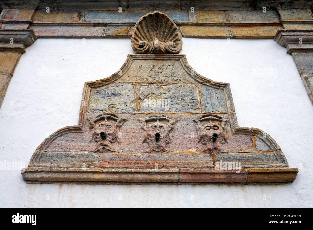 Antiker Brunnen aus dem Jahr 1752, Ouro Preto, Brasilien Stockfoto