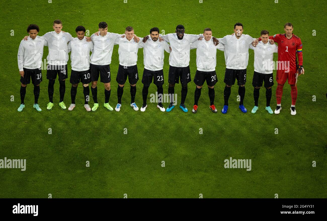 Team Deutschland während der Hymne Deutschland - Ungarn München, 23.06.2021, Fussball, Saison 2020/21 Foto: Moritz Müller Copyright (nur für journa Stockfoto