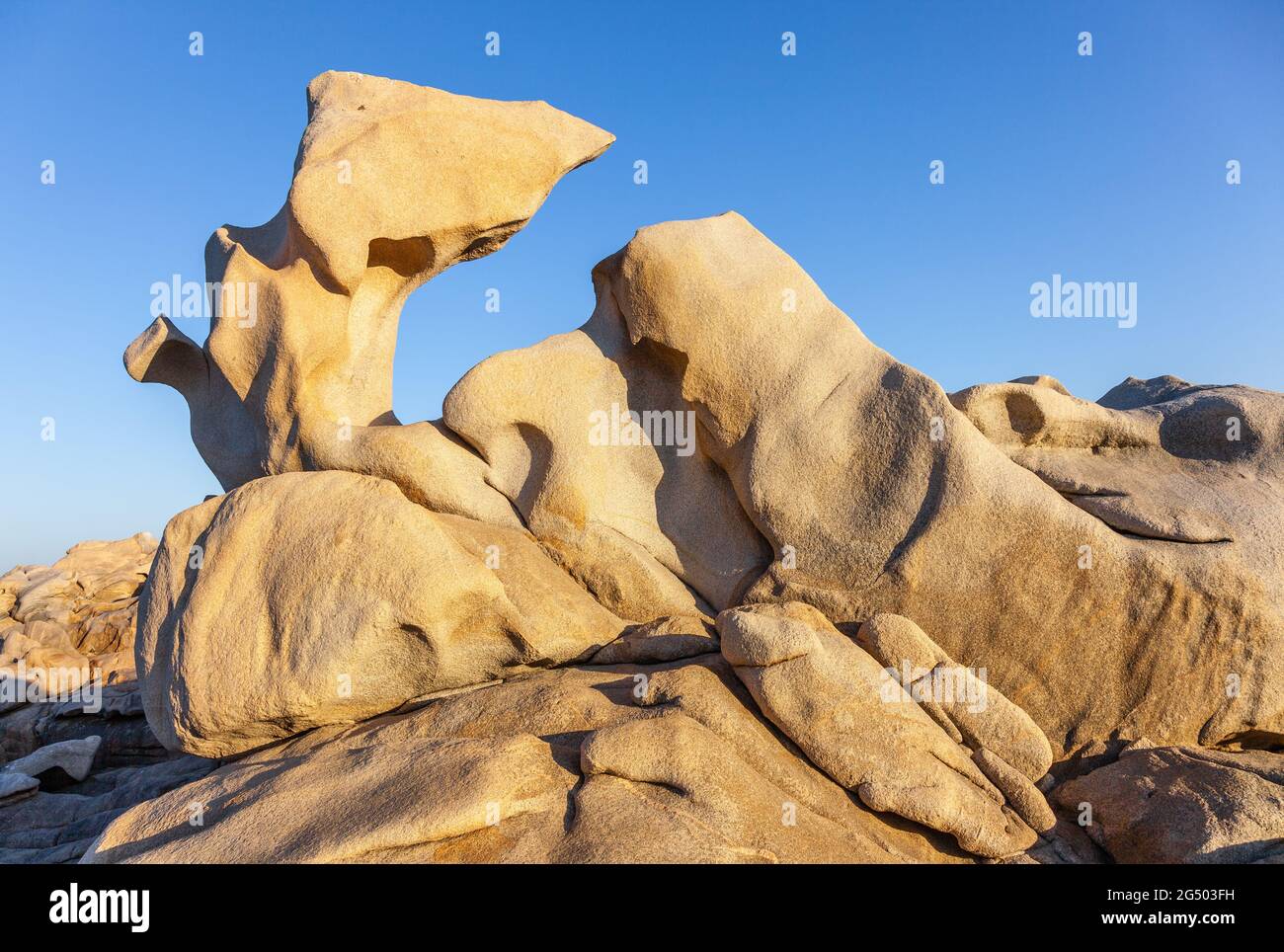 Durch Erosion geformte Felsen am Punkt von Campomoro. Korsika, Frankreich Stockfoto