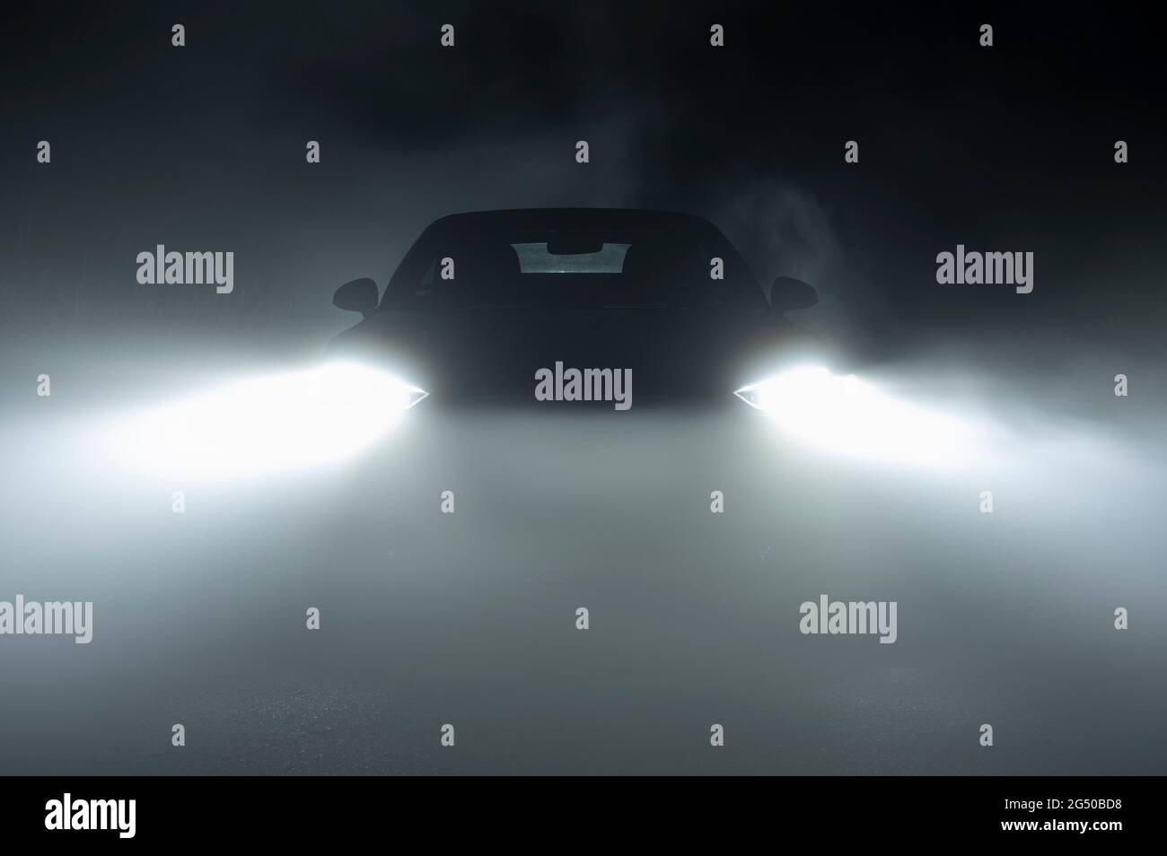 Auto LED-Scheinwerfer in der Nacht. Neue moderne Auto-Scheinwerfer, Nahaufnahme  Stockfotografie - Alamy