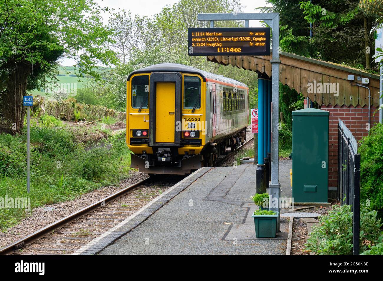 Zug ab Llangynllo Station auf der Heart of Wales Line, Llangynllo, Powys, Wales. Stockfoto