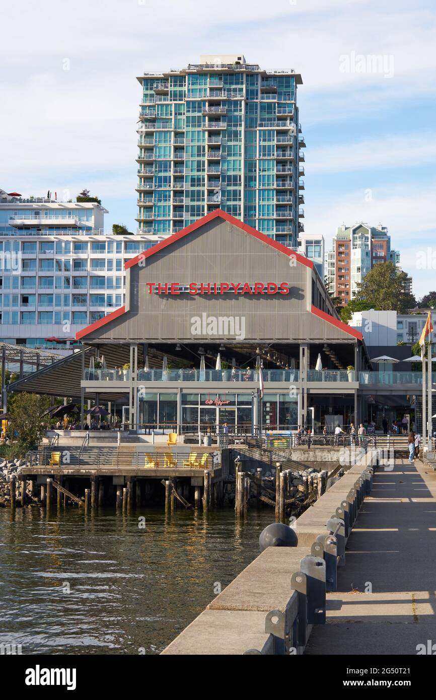 Die Mixed-Use-Entwicklung von Shipyards Commons in der Nähe von Lonsdale Quay in North Vancouver, British Columbia, Kanada Stockfoto Die Mixed-Use-Entwicklung von Shipyards Commons in der Nähe von Lonsdale Quay in North Vancouver, British Columbia, Kanada Stockfoto