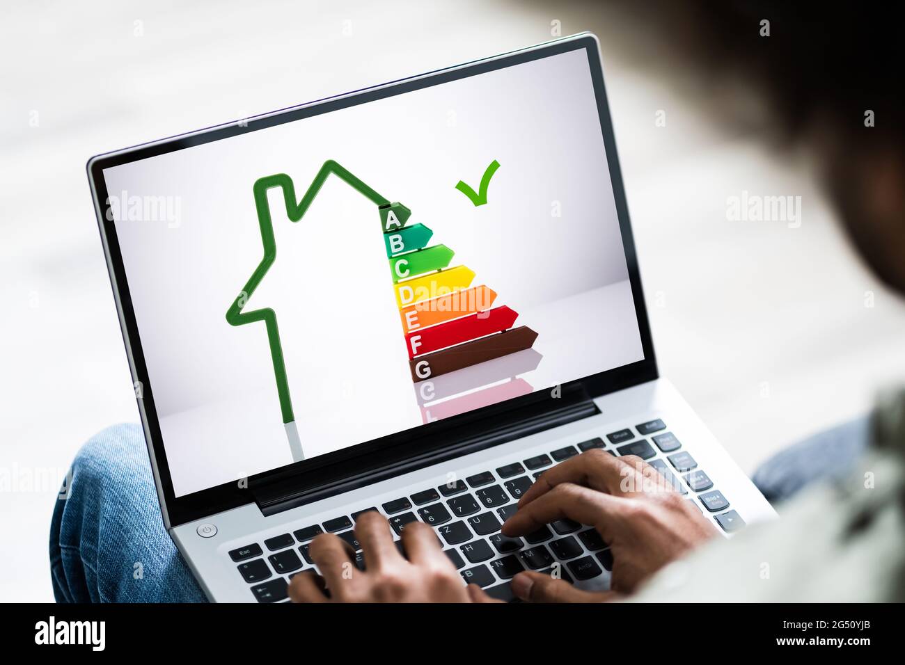 Energieeffizientes Hausgebäude Audit. Isolations- Und Verbrauchsbericht Stockfoto