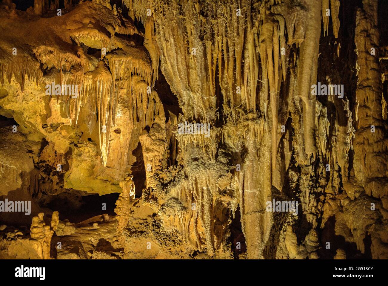 Innenraum der Meravelles-Höhlen, in Benifallet, Serra de Cardó (Baix Ebre, Katalonien, Spanien) ESP: Interieur de las Cuevas Meravelles, en Benifallet Stockfoto