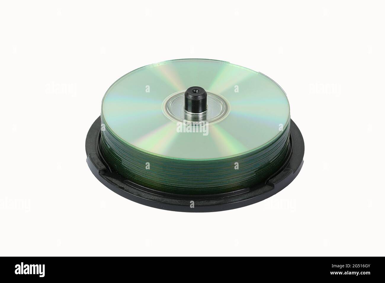 CD-Stapel auf Weiß isoliert. Spindel von CD und DVD. Stockfoto