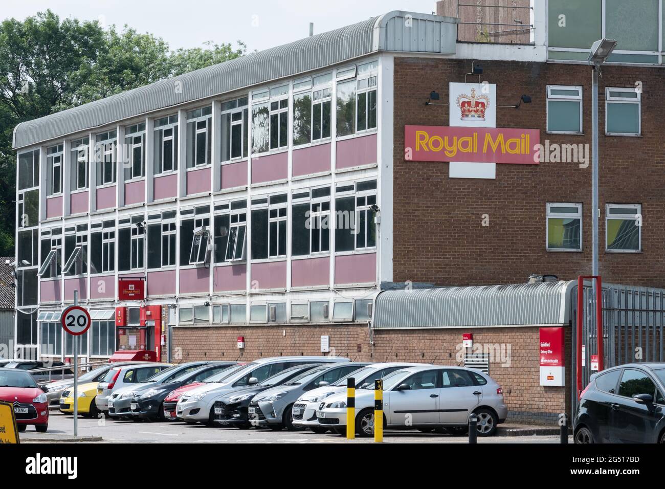 Royal Mail Delivery Office and Mail Center in Guildford, Surrey, Großbritannien Stockfoto