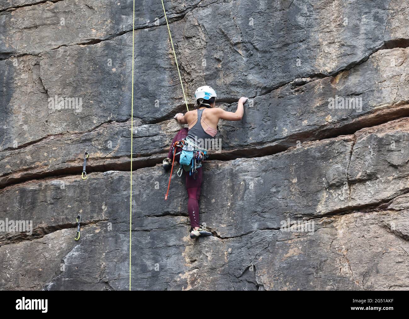 Klettern im Llanymynech Rock Nature Reserve, Wales, Juni 2021 Stockfoto