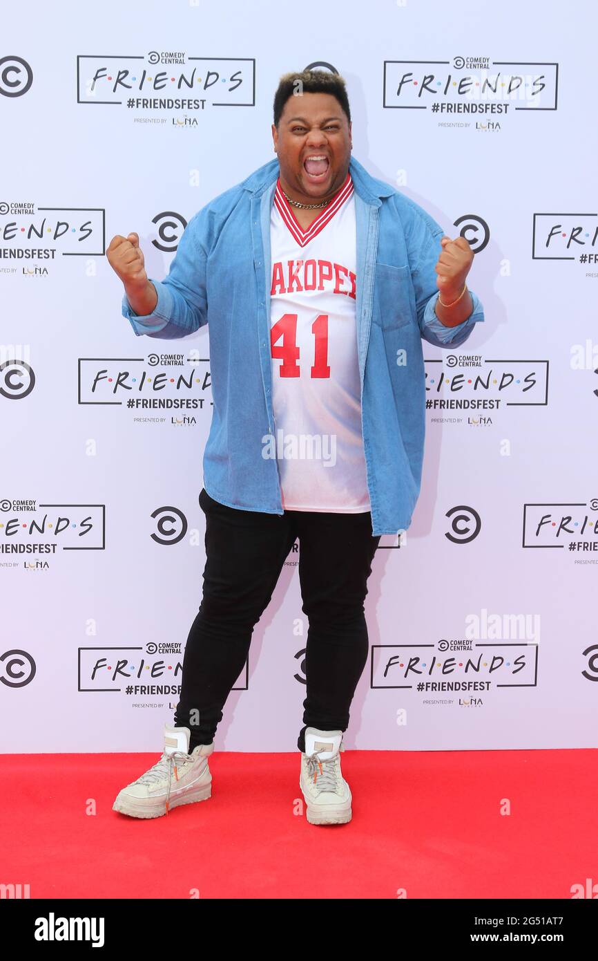 Essig Strokes, Comedy Central UKs FRIENDSFEST - VIP Arrivals, Clapham Common, London, Großbritannien, 24. Juni 2021, Foto von Richard Goldschmidt Stockfoto