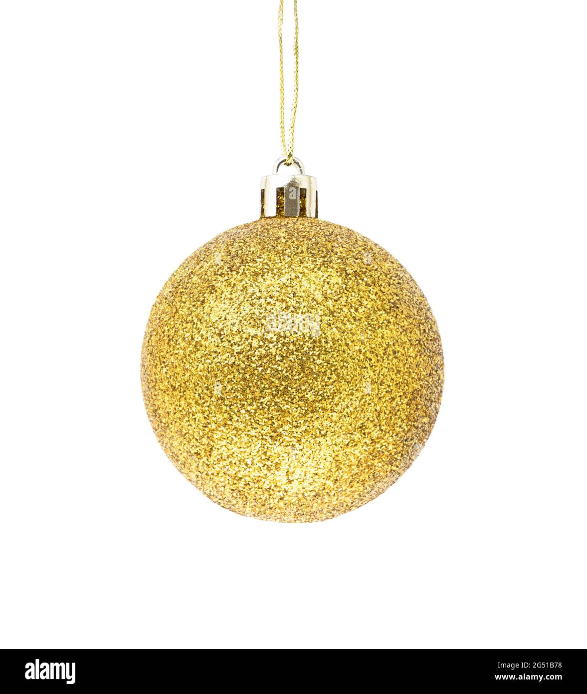 Hängende goldene Glitzer Weihnachtskugel isoliert auf weißem Hintergrund. Stockfoto