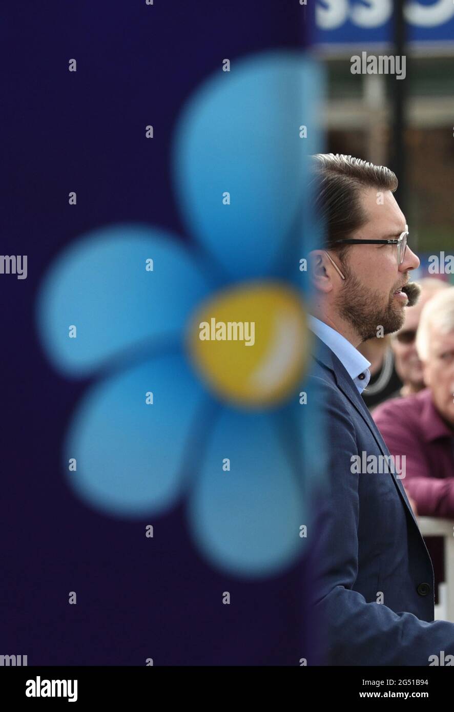 Der Parteichef der Schwedischen Demokraten (SD) Jimmie Åkesson während eines quadratischen Treffens in Motala. Stockfoto