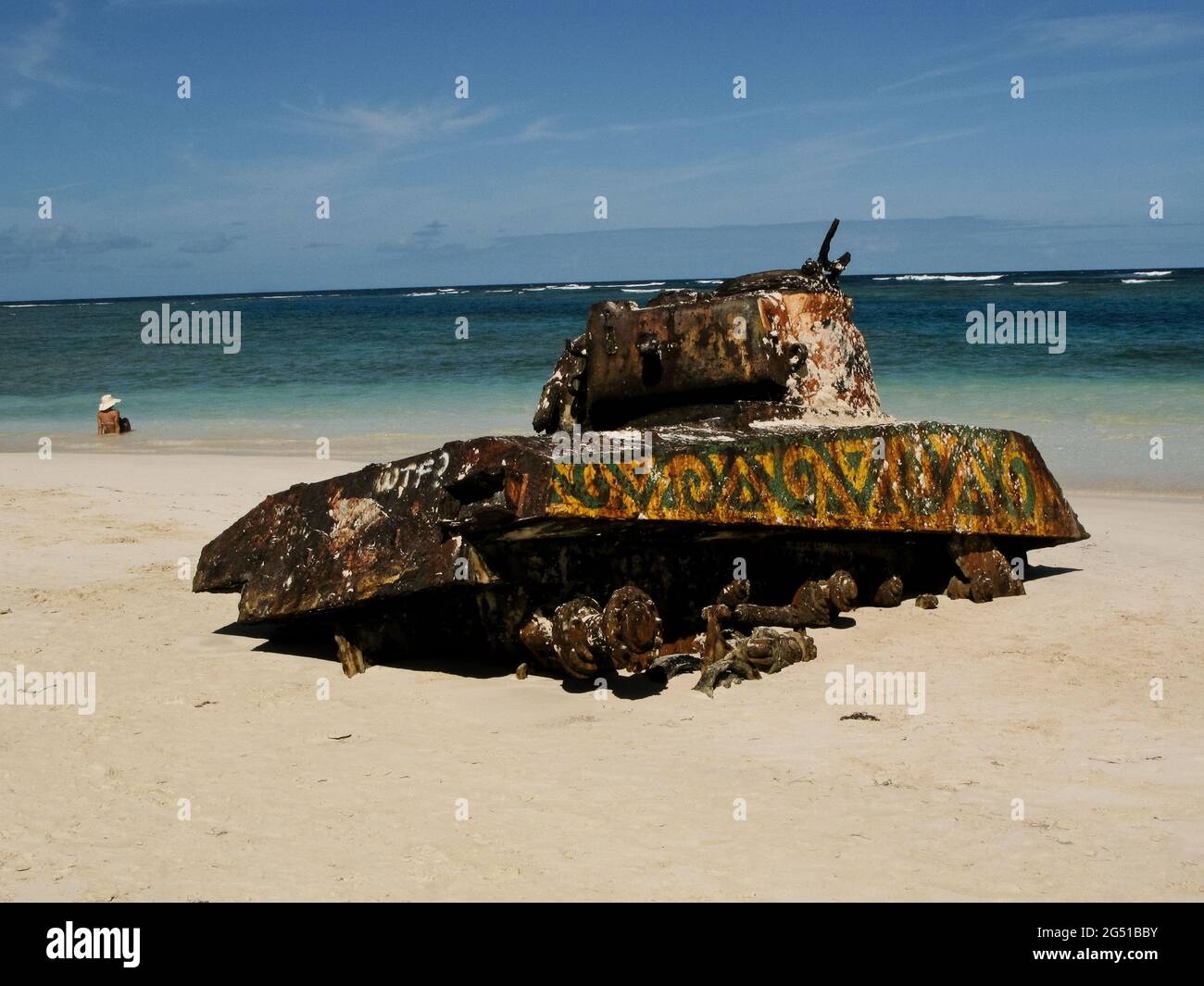 Ein verlassene Panzer, der in der Vergangenheit von der US-Marine als Ziel genutzt wurde, am Flamenco-Strand auf der Insel Culebra in Puerto Rico Stockfoto