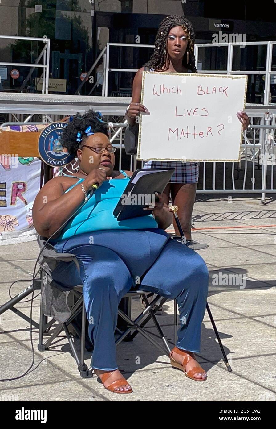 New York, NY, USA. Juni 2021. Ansicht der Protect Black Trans Women Rally in Harlem, New York City am 24. Juni 2021. Kredit: Rainmaker Fotos/Media Punch/Alamy Live Nachrichten Stockfoto