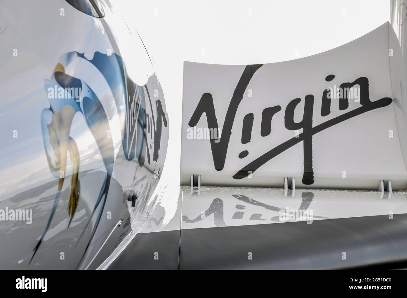 VSS Enterprise, erste SpaceShipTwo (SS2) Raumflugmaschine, gebaut von Scaled Composites für Virgin Galactic. Ausstellung auf der Farnborough International Airshow 2012 Stockfoto