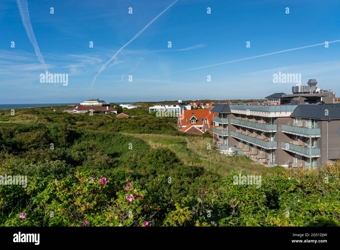 Nordseeinsel Langeoog, Hotels in den Dünen, rechts das Strandhotel die ...