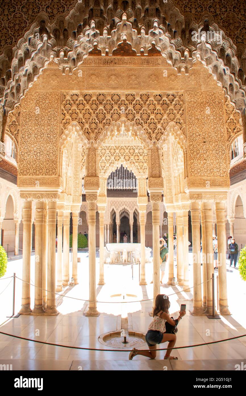 ALHAMBRA DE GRANADA La alcazaba es el recinto situado en la parte más occidental del cerro de Sabika, de planta trapezförmige Algo unregelmäßig, constituía Stockfoto