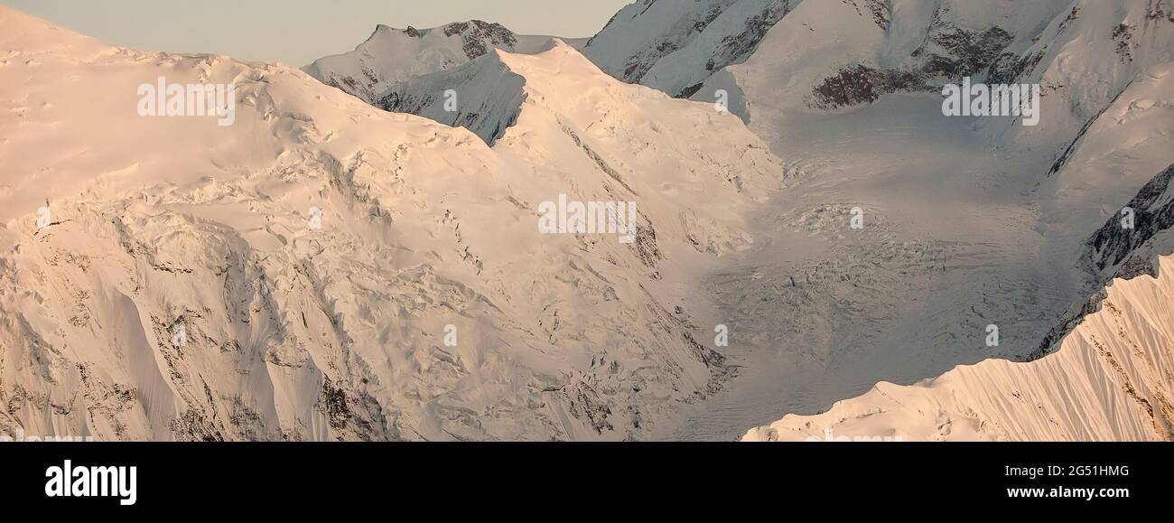 Majestätische schneebedeckte Berglandschaft, Denali, Alaska, USA Stockfoto