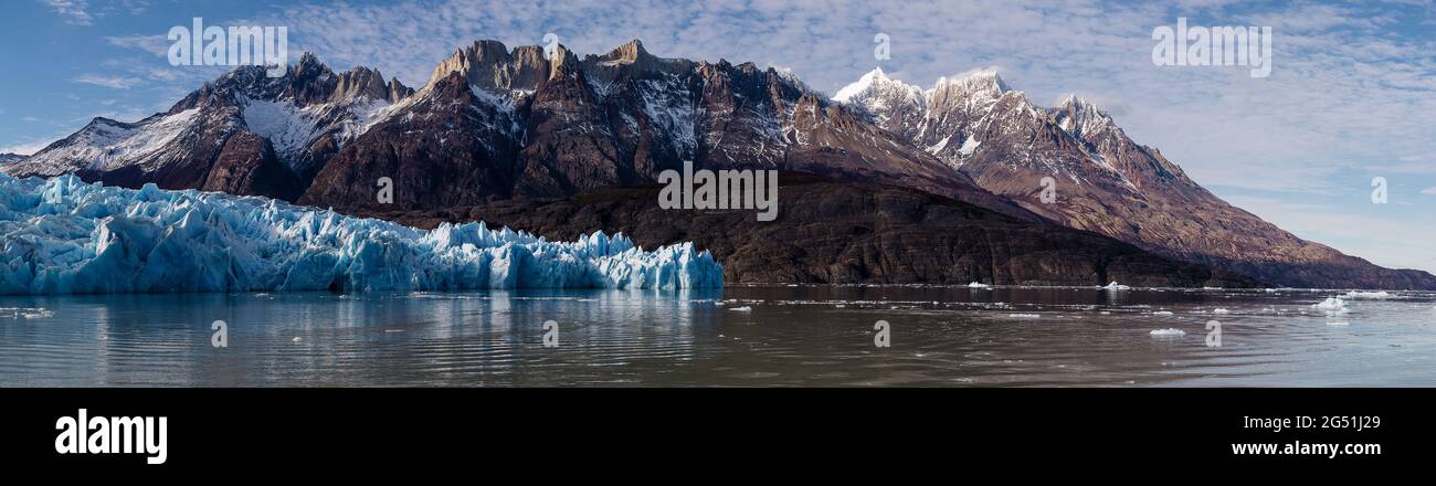 Craggy Grey Glacier am Lago Grey, Magellanes Region, Torres del Paine, Chile Stockfoto