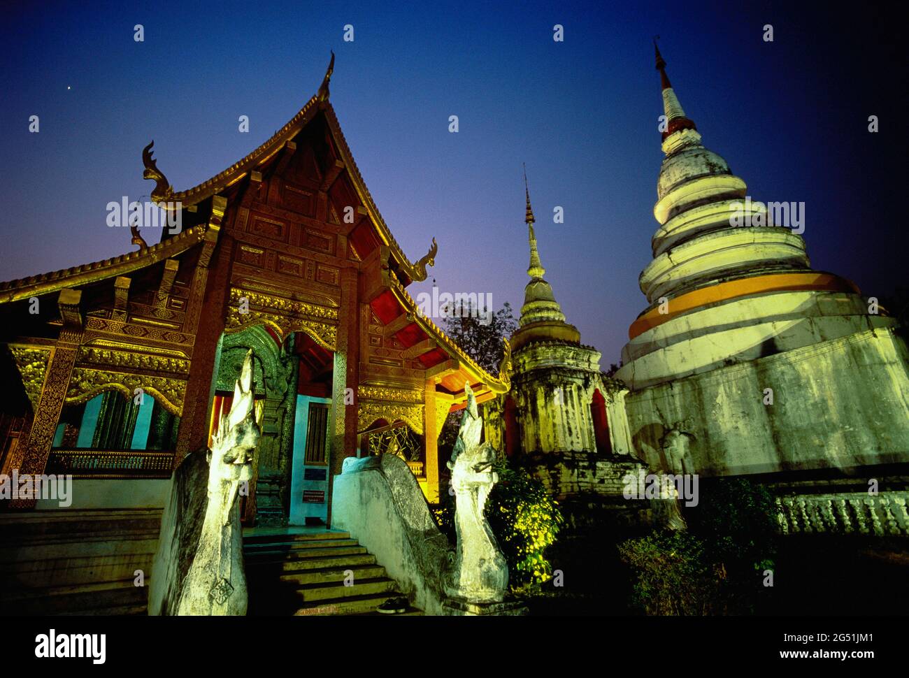 Phra Sing Luang Tempel in der Abenddämmerung, Chiang Mai, Thailand, Südostasien Stockfoto