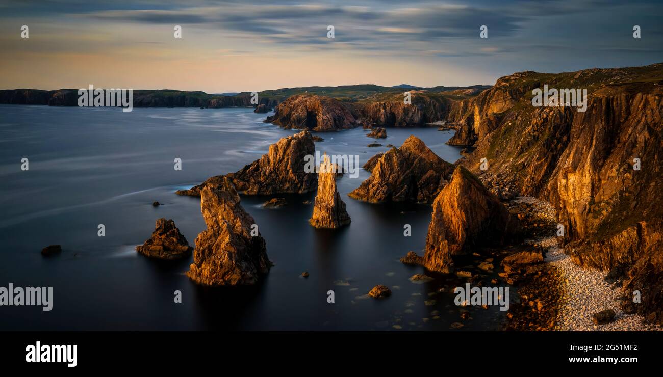 Felsformationen und Küstenklippen, Mangersta, Isle of Harris, Schottland, Großbritannien Stockfoto