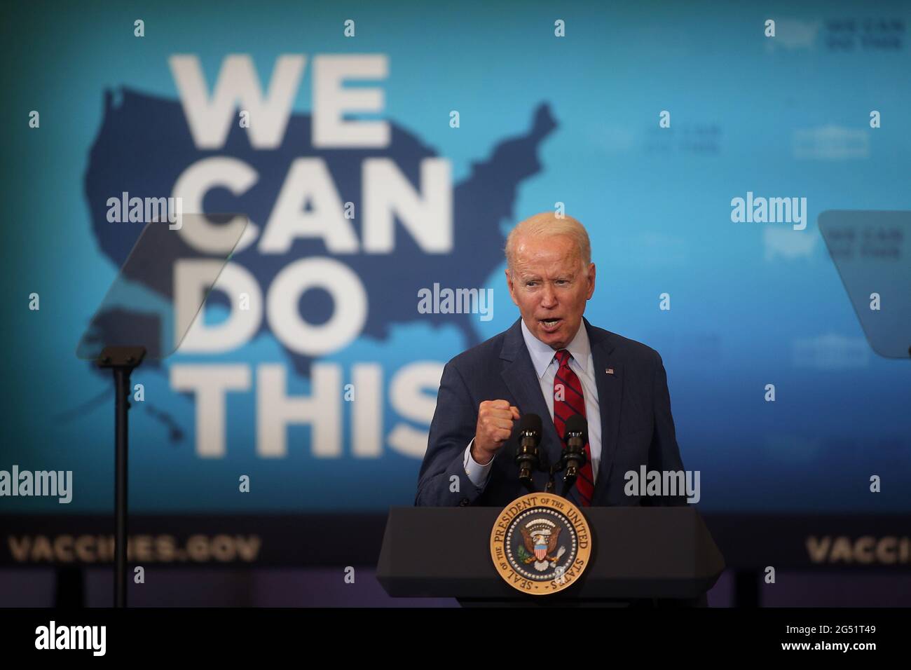 Raleigh, North Carolina, USA. Juni 2021. Präsident JOE BIDEN spricht während seines Besuchs im Green Road Community Center in Raleigh, N.C. im Rahmen seiner kontinuierlichen Bemühungen, die Menschen im ganzen Land zu ermutigen, den COVID-19-Impfstoff zu erhalten. Der Besuch in der Landeshauptstadt erfolgt im Rahmen des „˜National Month of Action “ von Biden, einer landesweiten Anstrengung, bis Juli 4 mindestens 70 % der Erwachsenen zumindest teilweise geimpft zu bekommen. Die N.C. Das Ministerium für Gesundheit und menschliche Dienste berichtete, dass nur 55 % der Erwachsenen im Staat eine Dosis des Impfstoffs erhalten haben. Quelle: Bob Karp/ZUMA Wire/Alamy Live News Stockfoto