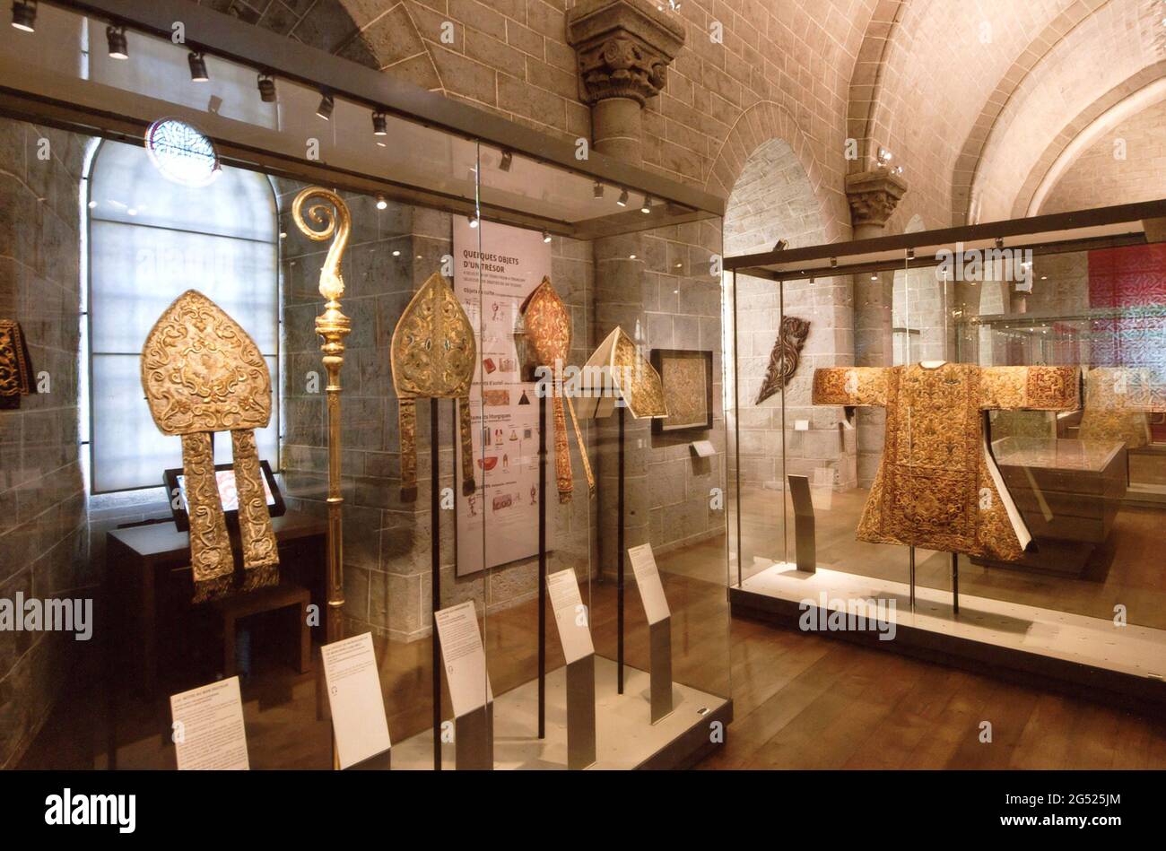 FRANKREICH. HAUTE-LOIRE (43). REGION AUVERGNE. LE PUY-EN-VELAY. KATHEDRALE NOTRE-DAME-DU-PUY. DER SALLE DES ETATS IST SEIT 2011 SITZ DES MUSEUMS VON Stockfoto