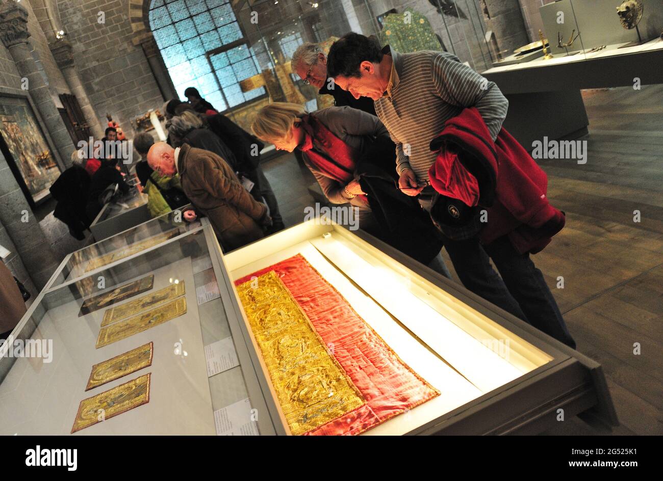 FRANKREICH. HAUTE-LOIRE (43). REGION AUVERGNE. LE PUY-EN-VELAY. KATHEDRALE NOTRE-DAME-DU-PUY. DER SALLE DES ETATS IST SEIT 2011 SITZ DES MUSEUMS VON Stockfoto