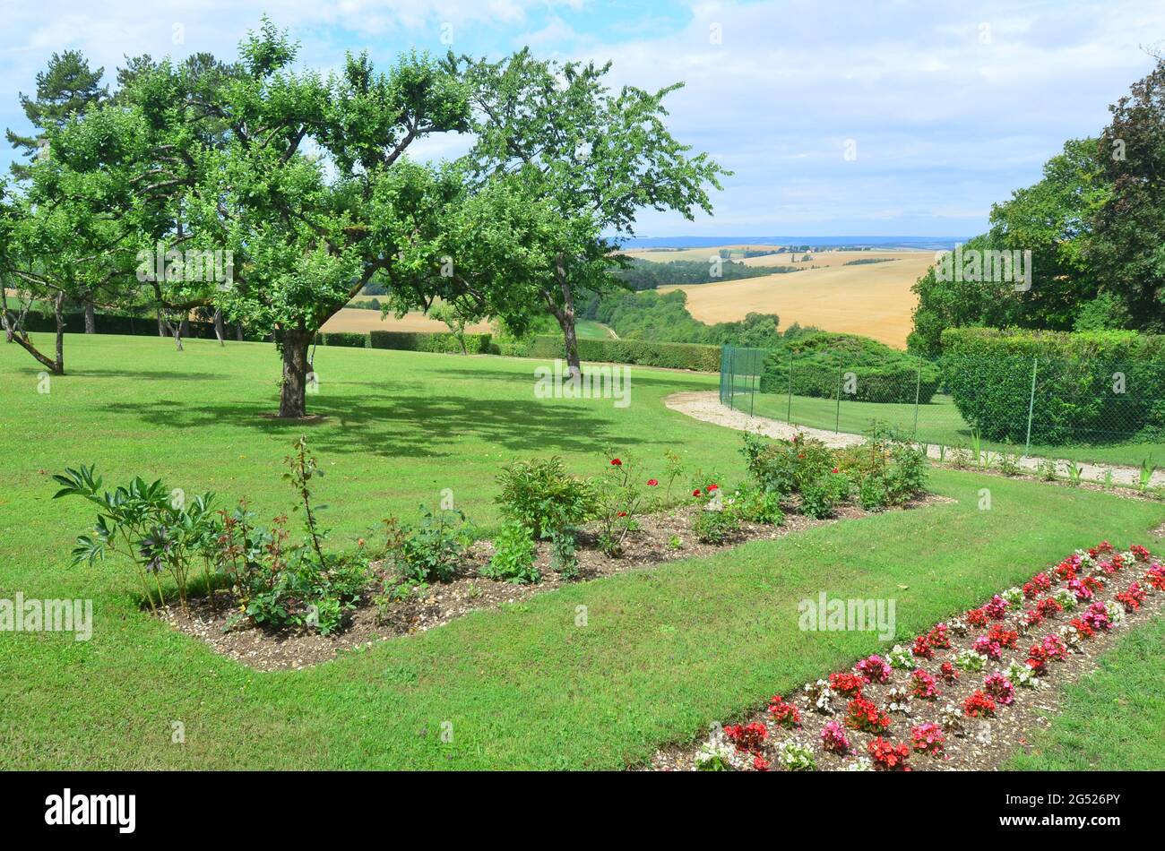 FRANKREICH. HAUTE-MARNE (52). COLOMBEY-LES-DEUX-EGLISES. DER GARTEN VON LA BOISSERIE, HAUS GEKAUFT AM 9. JUNI 1934 VON CHARLES DE GAULLE UND SEINER FRAU Stockfoto